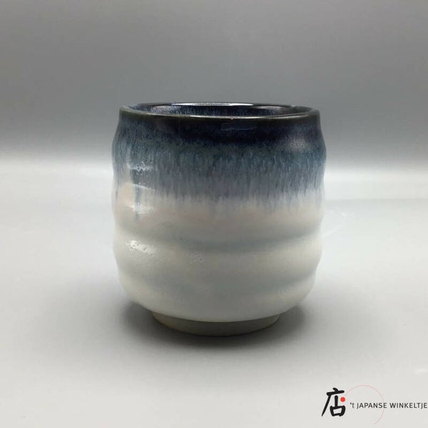 Yunomi / theekop wit/blauw Ø 9cm 9,5 cm hoog (K-Touga18-7)