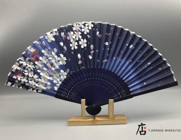 Waaier blauw met kersenbloem motief (D-Chi-3475)