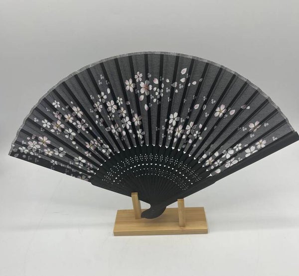 Zwarte waaier met roze bloemen (D-Chi-3491)