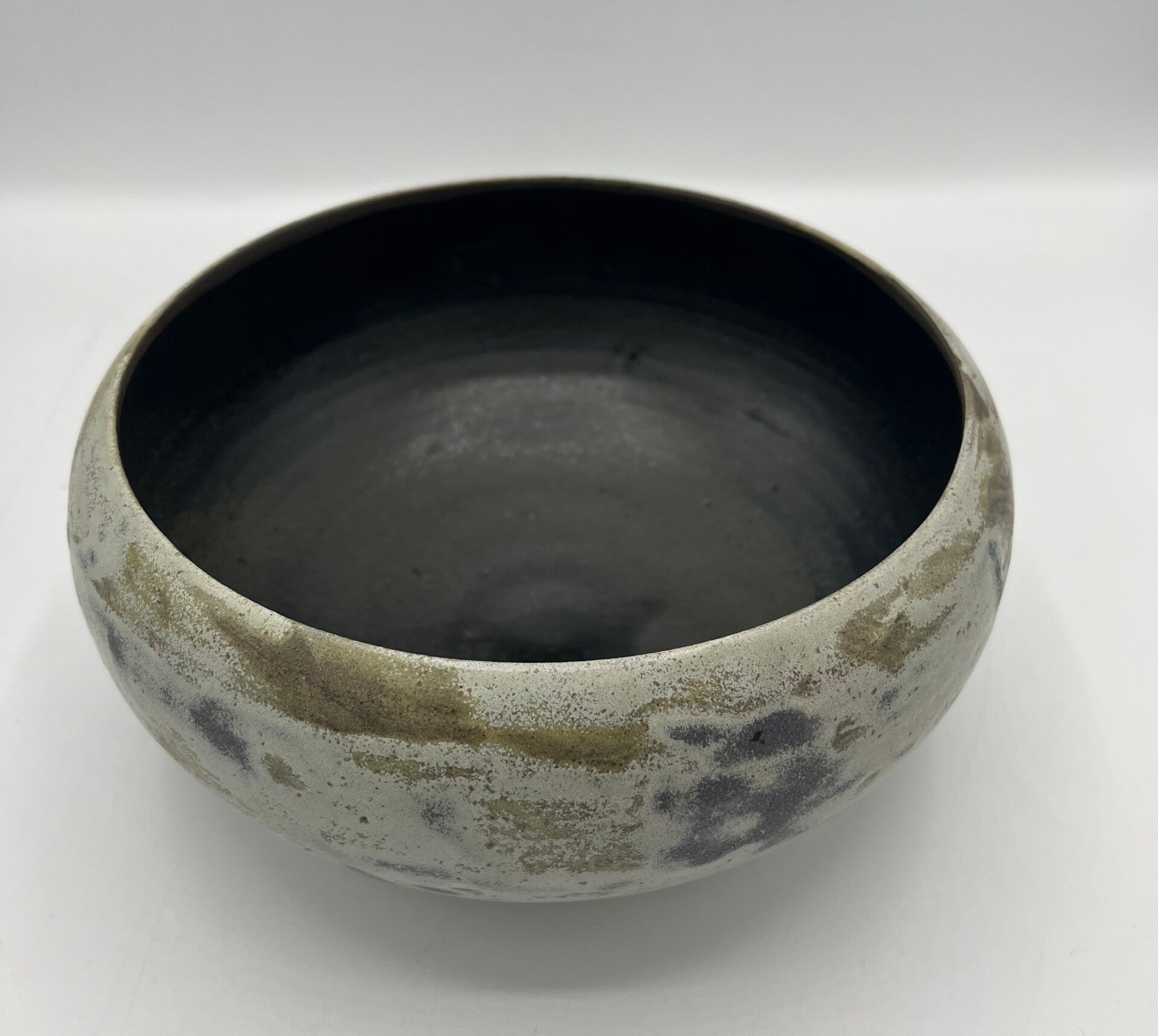 Anne Sey's ronde keramische kom (K-AS-26-6b)