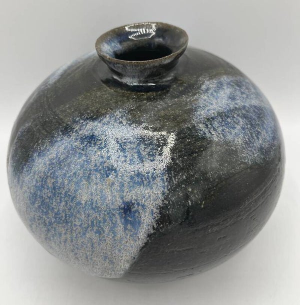 Anne Sey's ronde vaas (K-AS-26-13)
