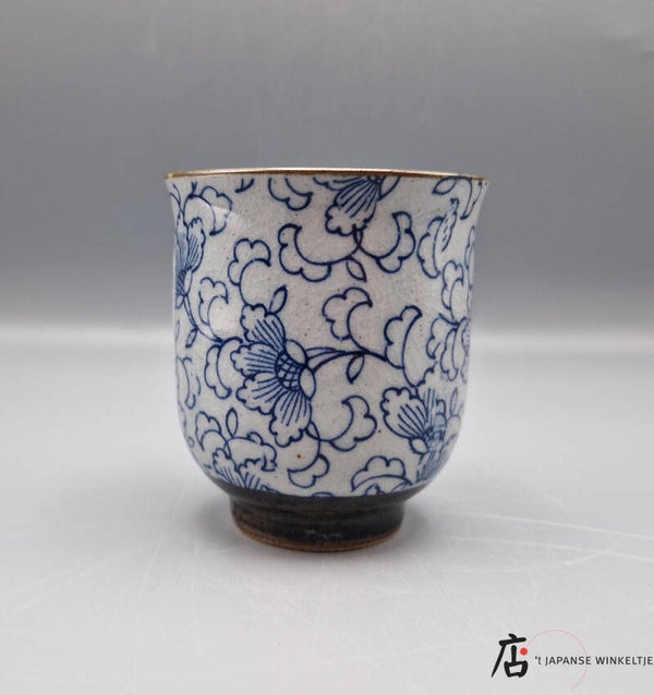 Yunomi bloemmotief (K-CNB-21260)