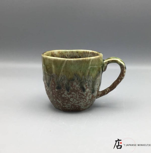 Yunomi Oribe met oor (K-Tou-22-39)