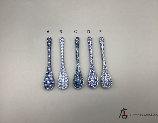 Lepeltje met motief (K-Tou-22-40)