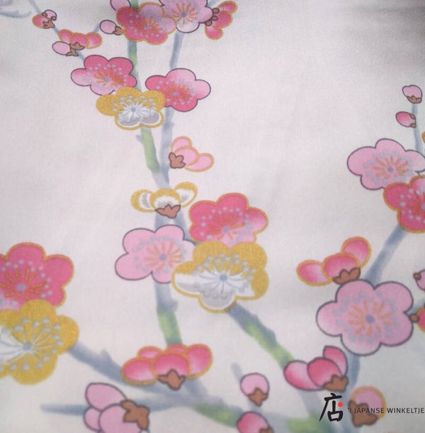 Kimono dames 100% zijde gebroken wit met pruimenbloesems & kraanvogels (T-Yuk-D Zijde Wit)