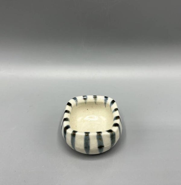 Klein schaaltje "gestreept" (K-Tou24-2)