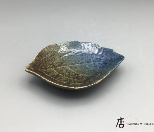 Kozara / schaaltje in bladvorm (K-Tou22-9)