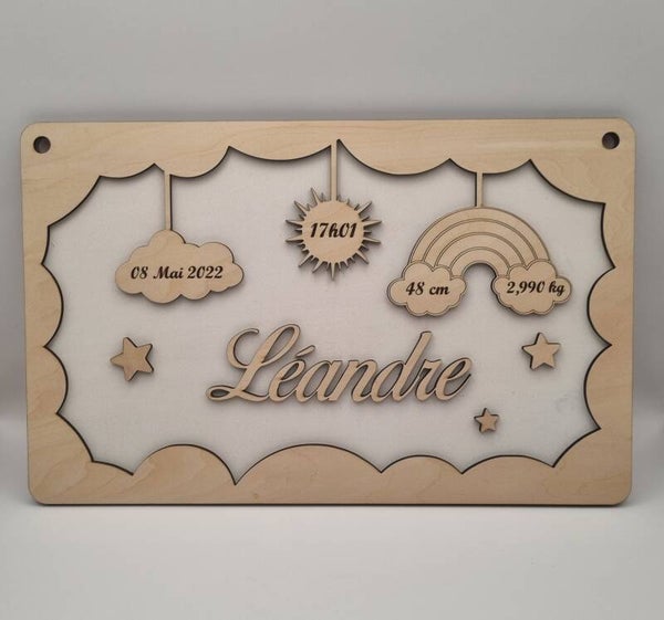 🌈 Cadre de naissance personnalisé en bois de tilleul – Arc-en-ciel & nuages