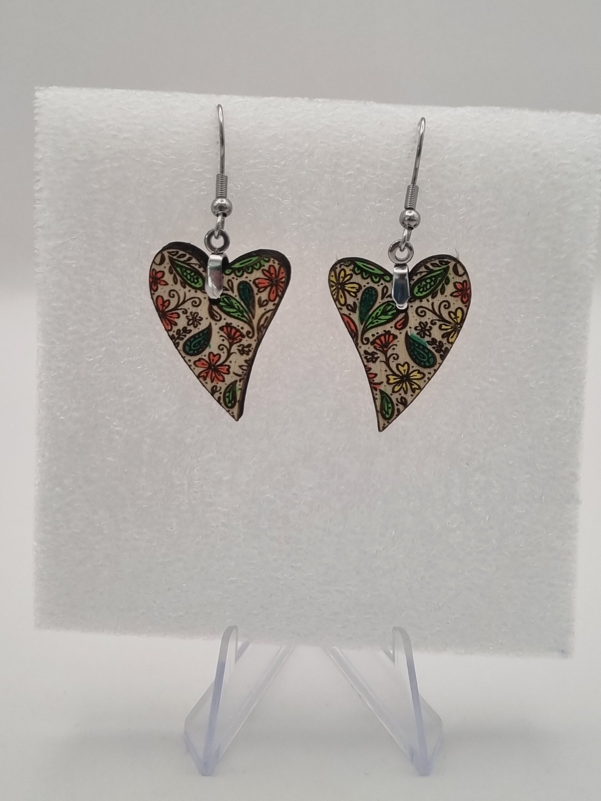 Boucles d’oreilles en bois – Cœur fleuri