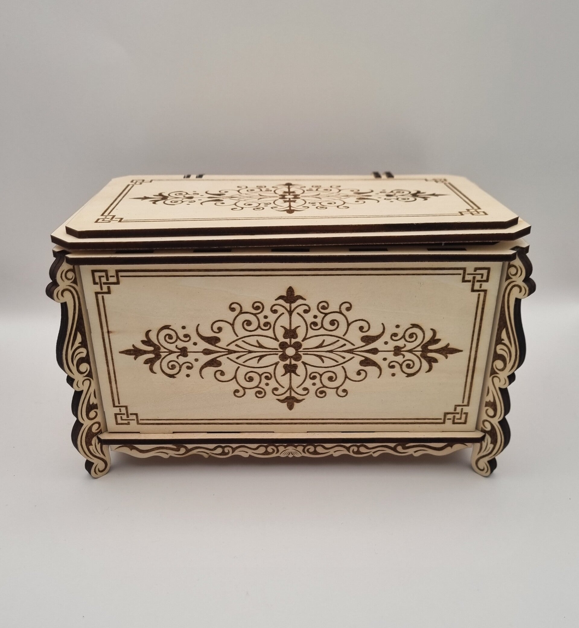 Boîte à bijoux en bois sculpté – Coffret élégant et décoratif