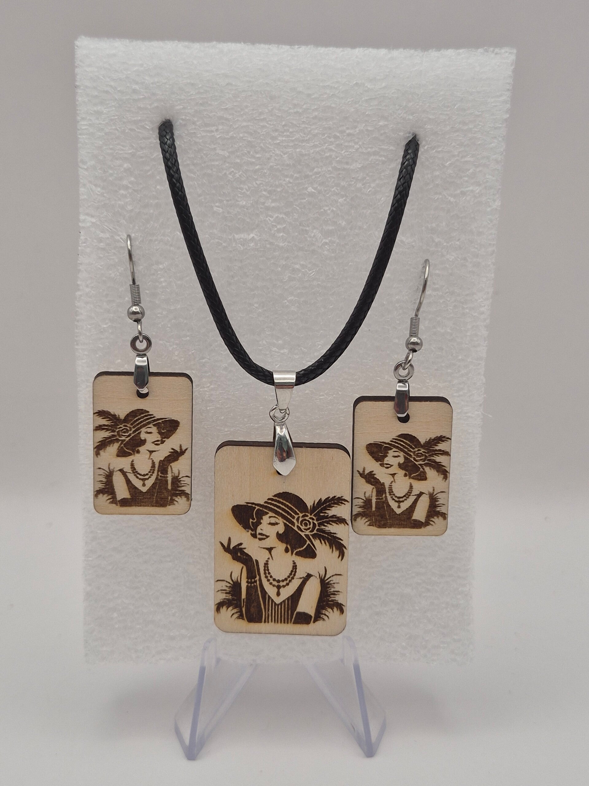 Parure en bois gravé – Collier & Boucles d'oreilles