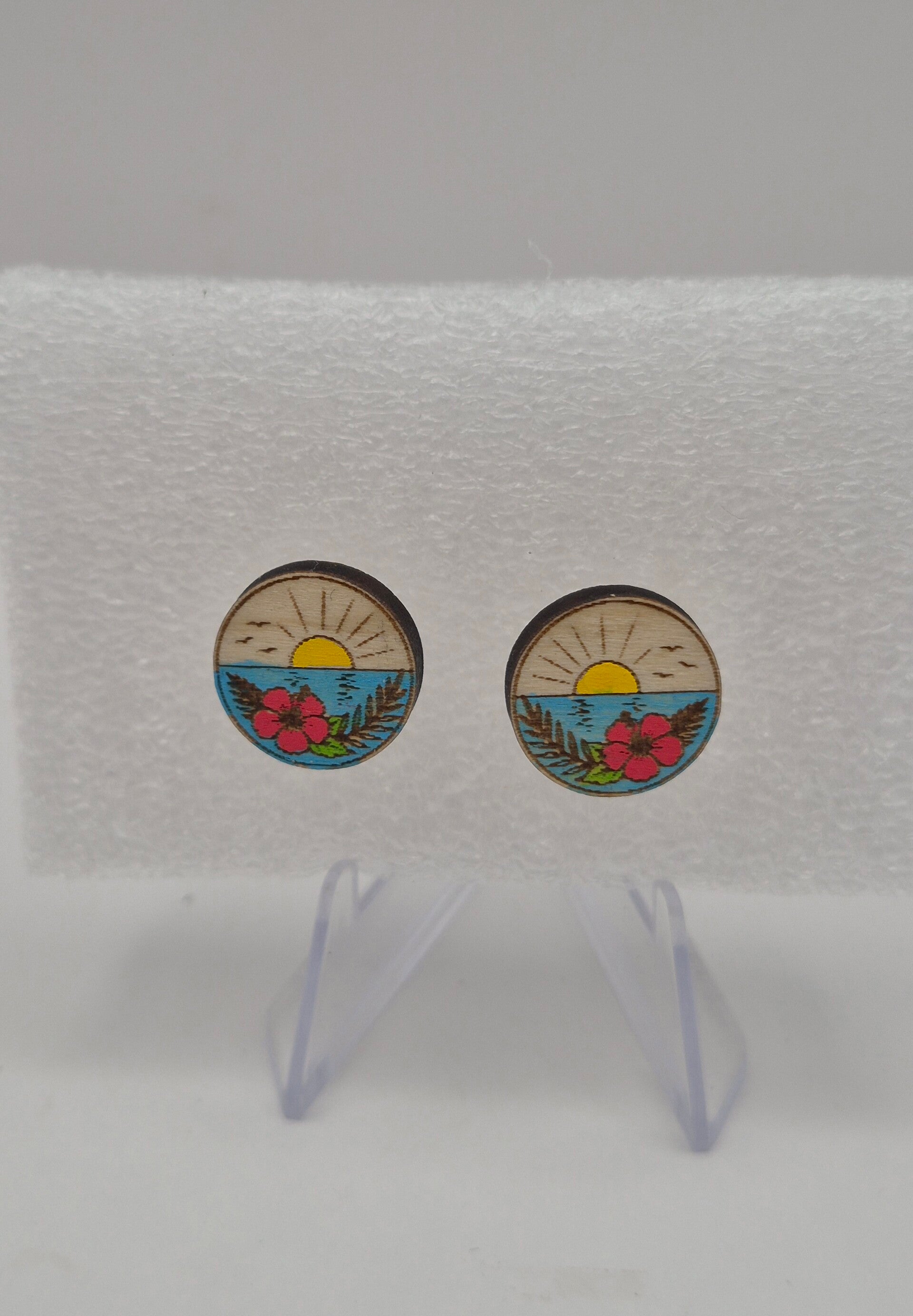 Boucles d'oreilles puces en bois gravé