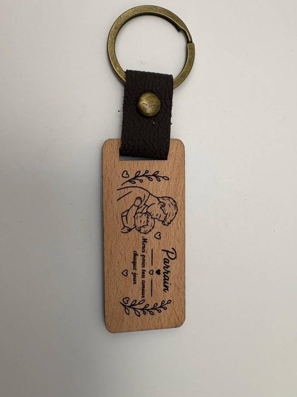 Porte-clés en bois gravé avec sa touche cuir – Cadeau personnalisé