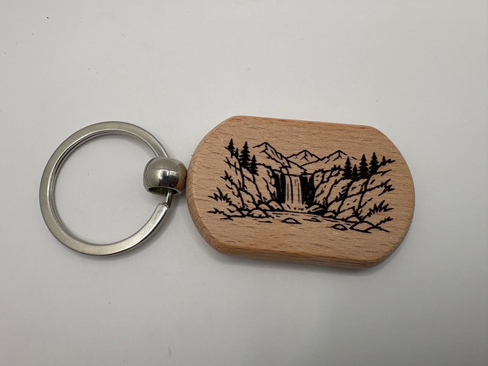 Porte-clés ovale en bois gravé