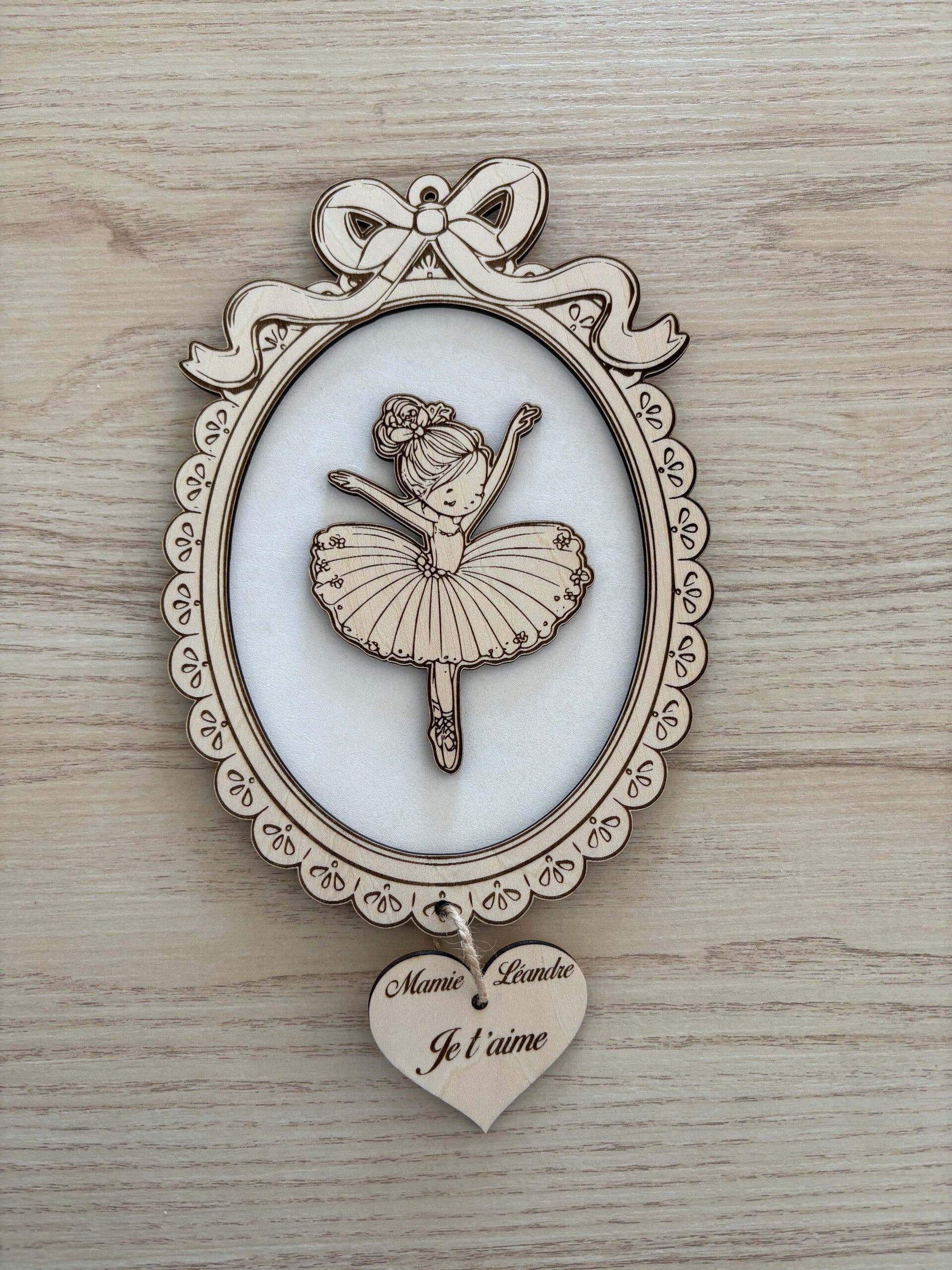 Cadre en bois gravé personnalisé – Élégance & Émotion