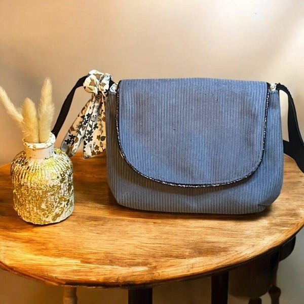 Le mini sac besace "P'tite Poulette" bleu ciel- Création artisanale française