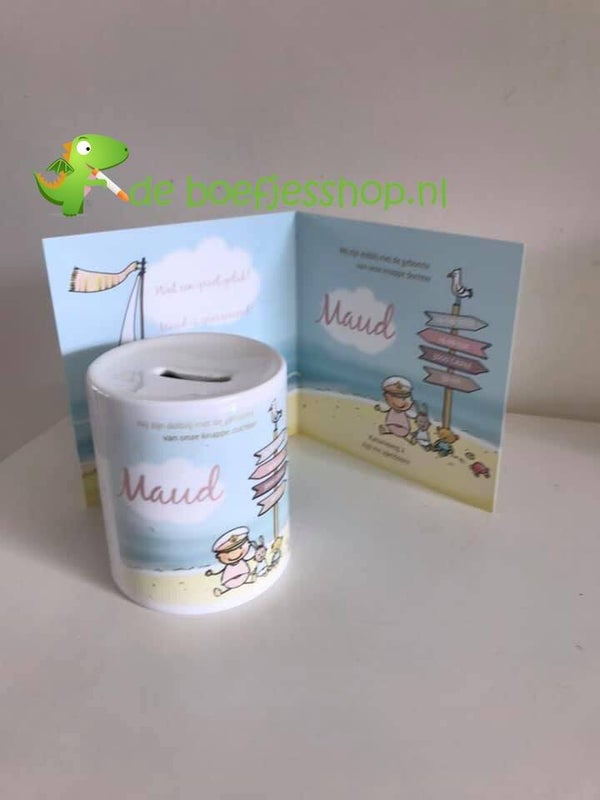 Spaarpot met het geboorte kaartje erop gedrukt