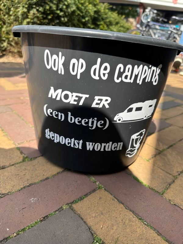 Emmer camping met camper