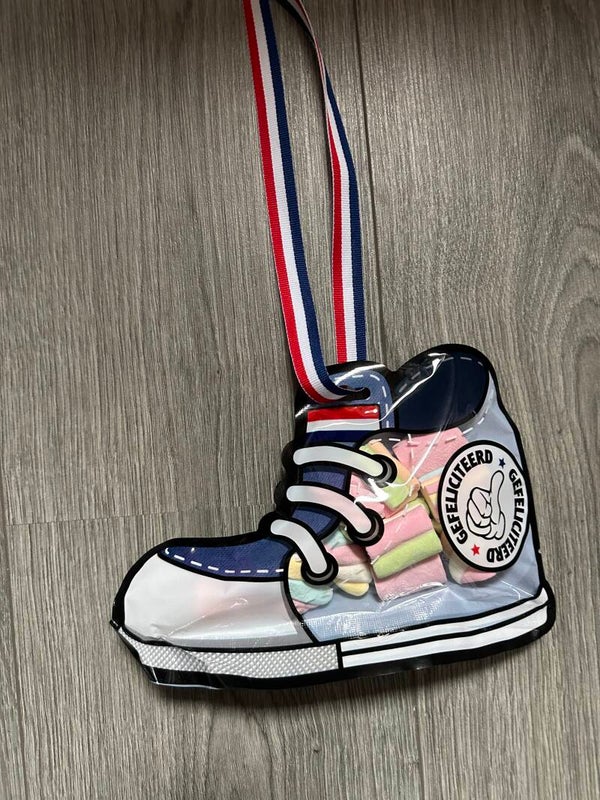 Schoen met spekjes