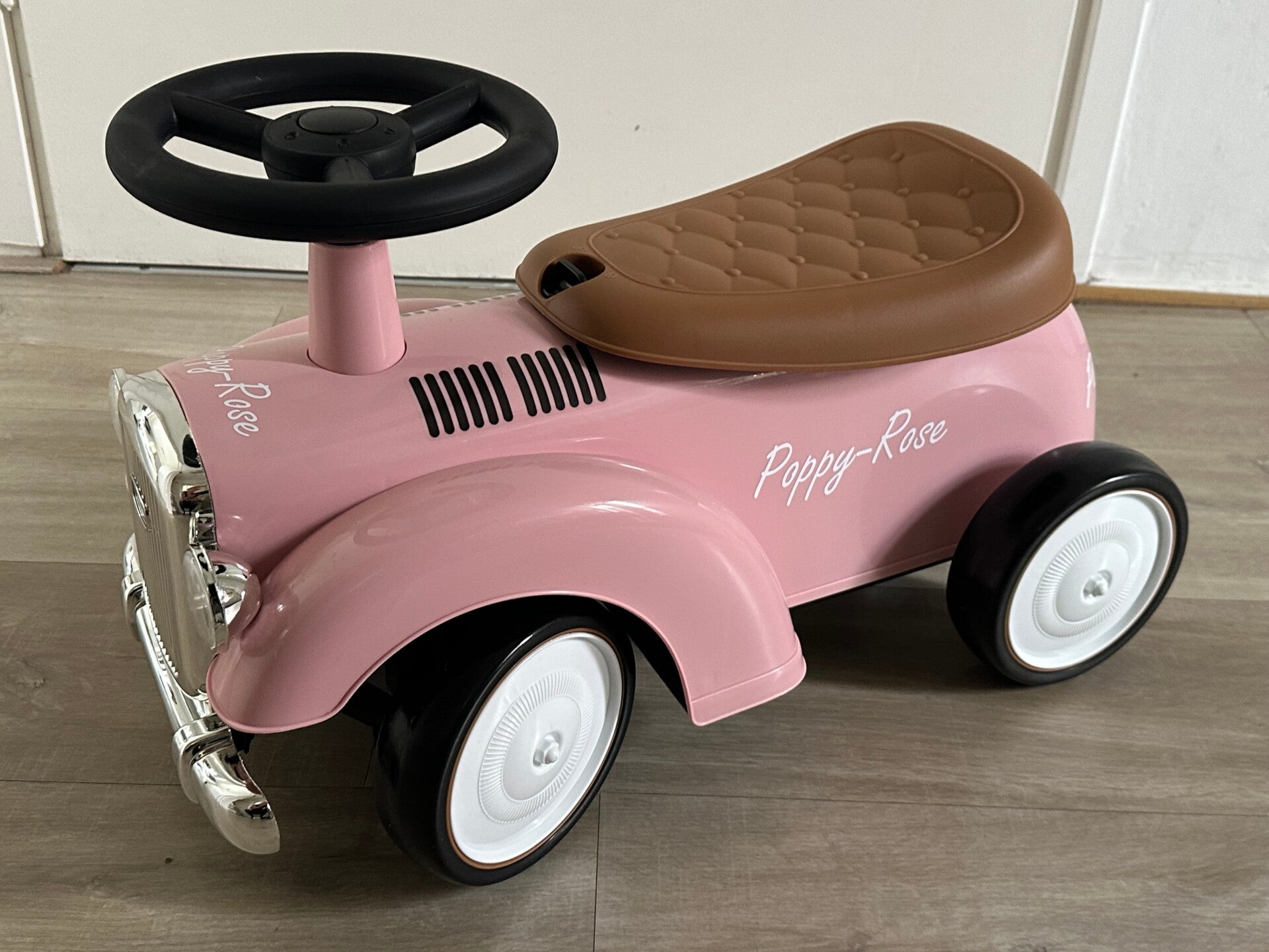 Loopauto met eigen naam