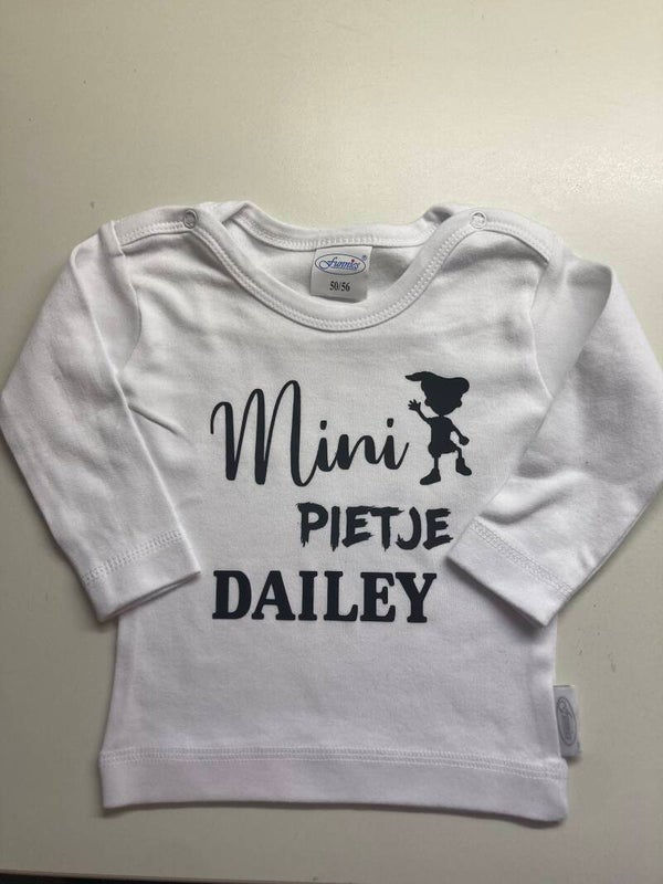 Sweater met mini pietje incl eigen naam