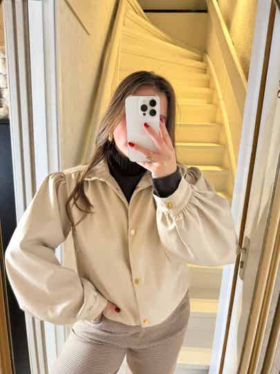 894 Jasje met pofmouw Crème / Beige