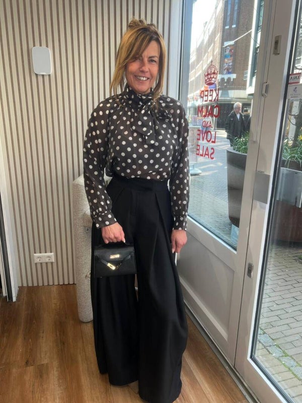 26116 Maud Blouse polka dots tie-neck zwart