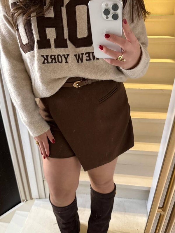 897 Skort Bruin met riem