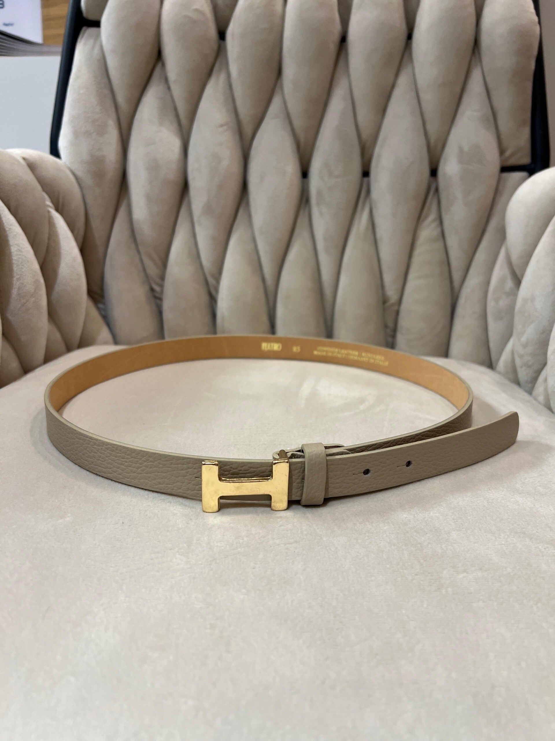 Riem beige met kleine gouden sluiting