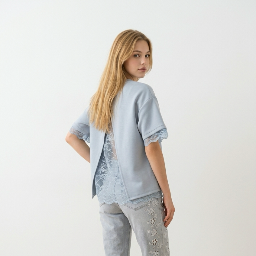 26161 Top met kant Detail - lichtblauw