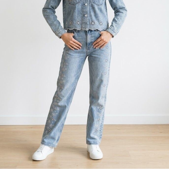 26211  fleur wide leg jeans met bloemen detail