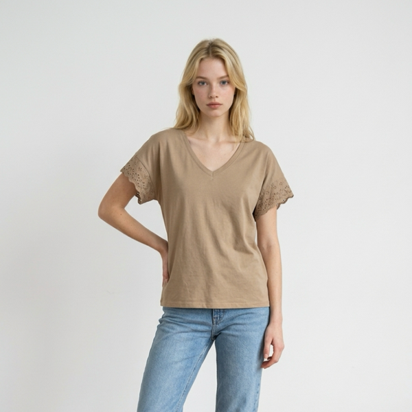 26267 Ella Embroidery T-Shirt Bruin