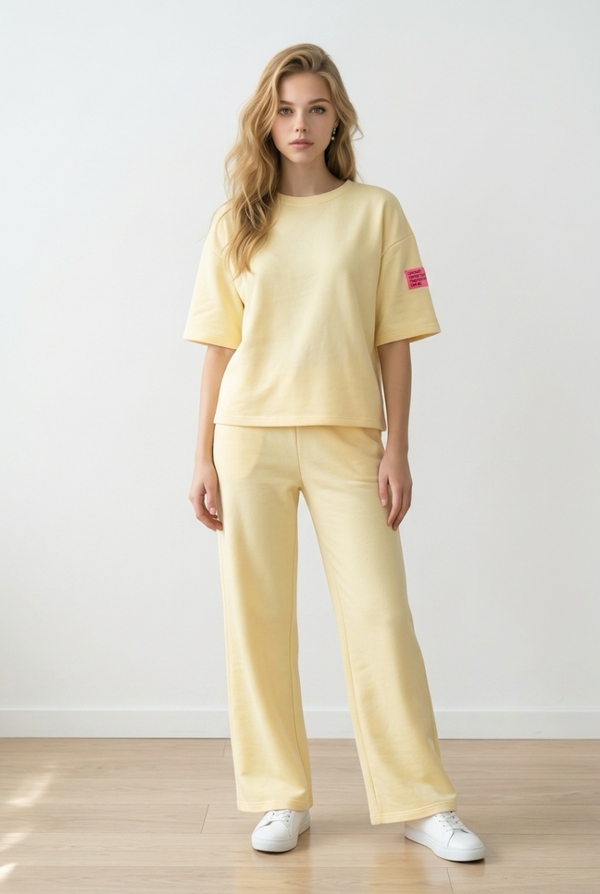 26228 Efortless joggingsuit Geel