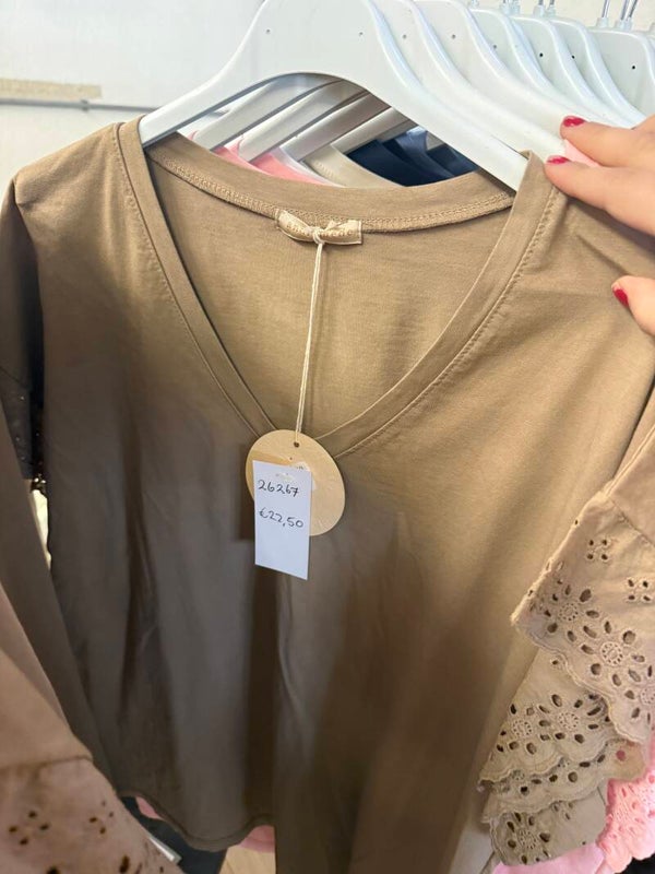 26267 Ella Embroidery T-Shirt Bruin