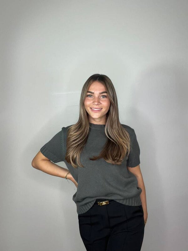 678 Trui Knitted half sleeve top in green