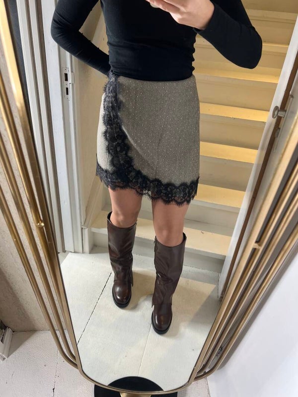 988 Rokje glitter studs en kant beige