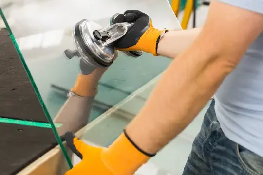 Remplacement de vitre casséepar un vitrage neuf, double ou triple vitrages