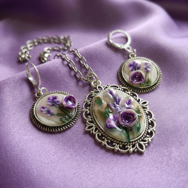 The Victorian Violet Portrait Set