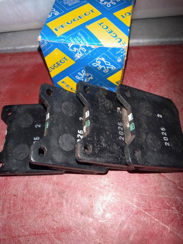 Bremsbeläge Peugeot 204 304