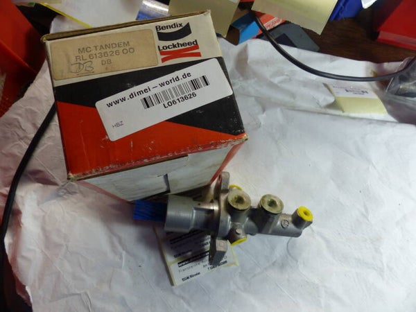 DBA613477 Hauptbremszylinder