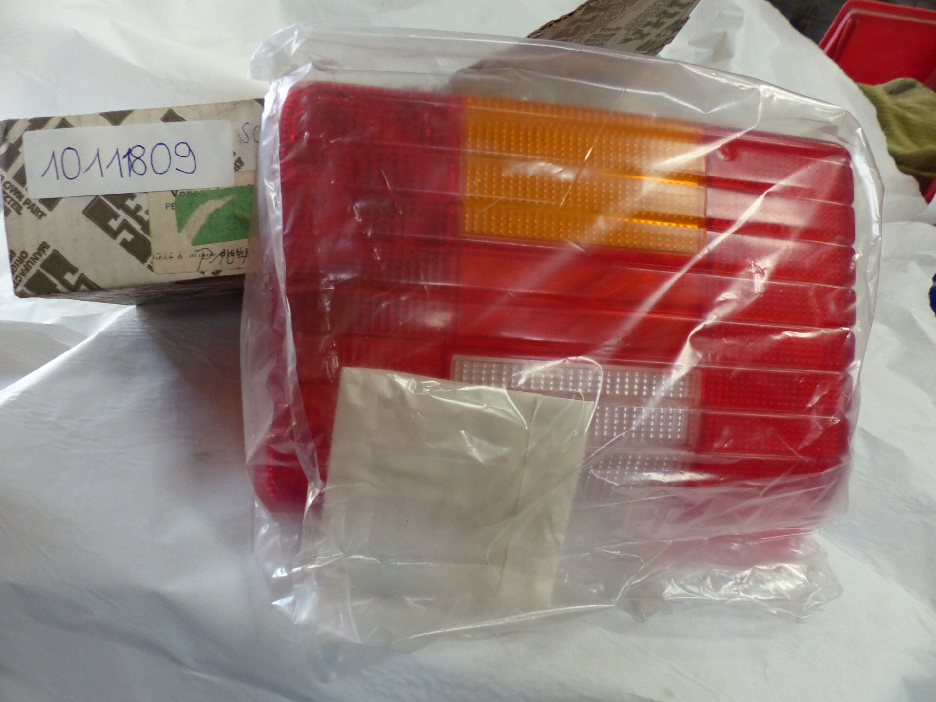 SEI 10111809  Rücklicht peugeot 104