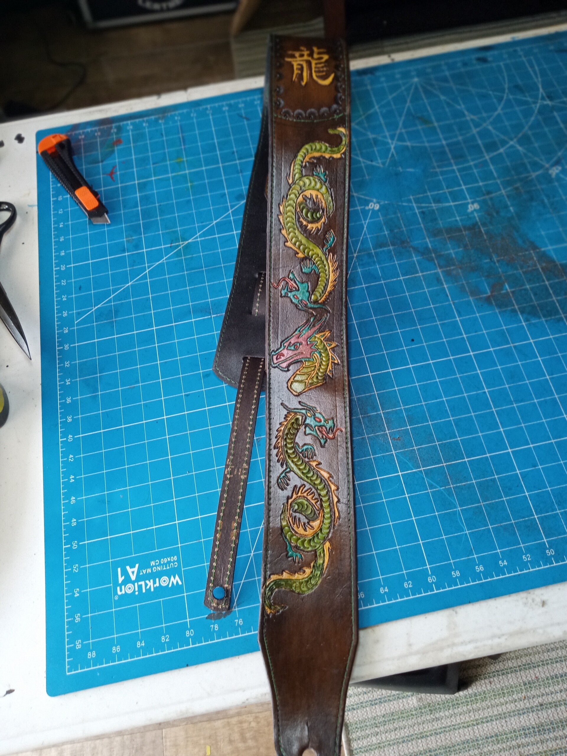 Dragon guitar strap