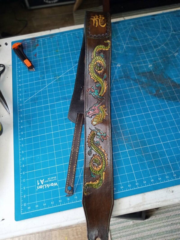 Dragon guitar strap