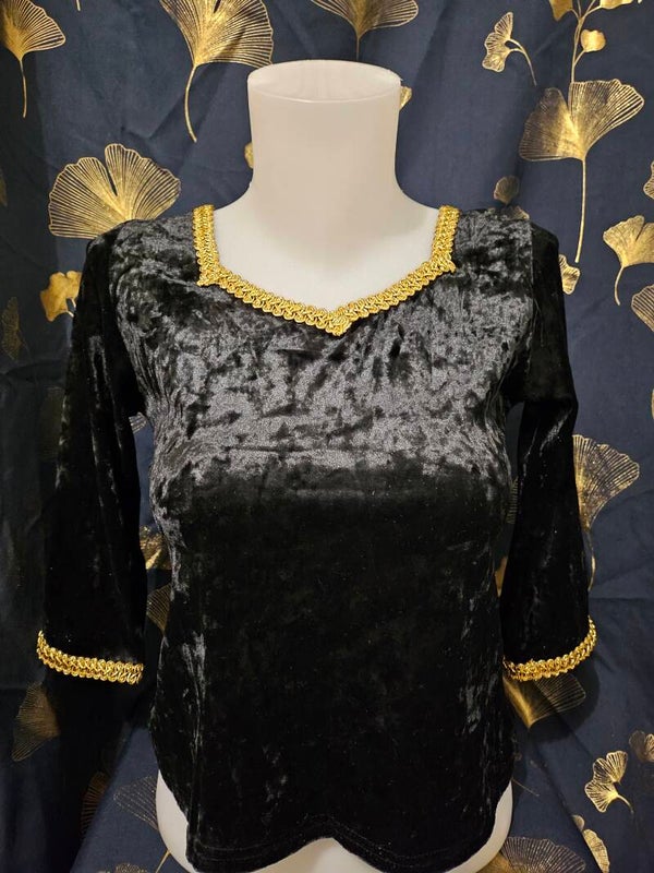 Velour noir lacé