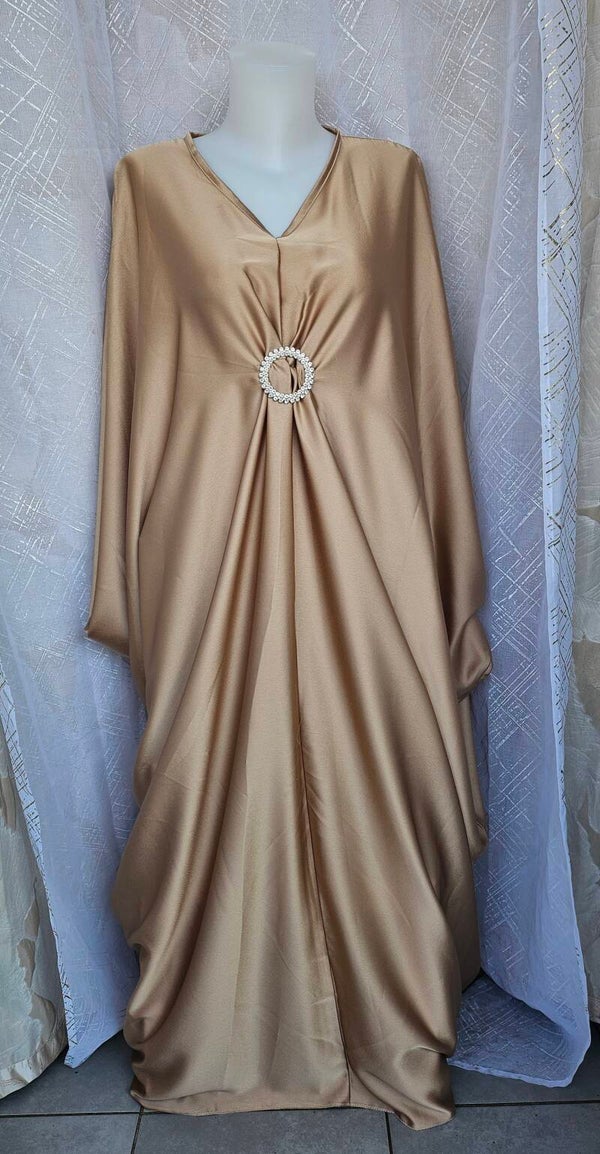 Robe satiné dorée