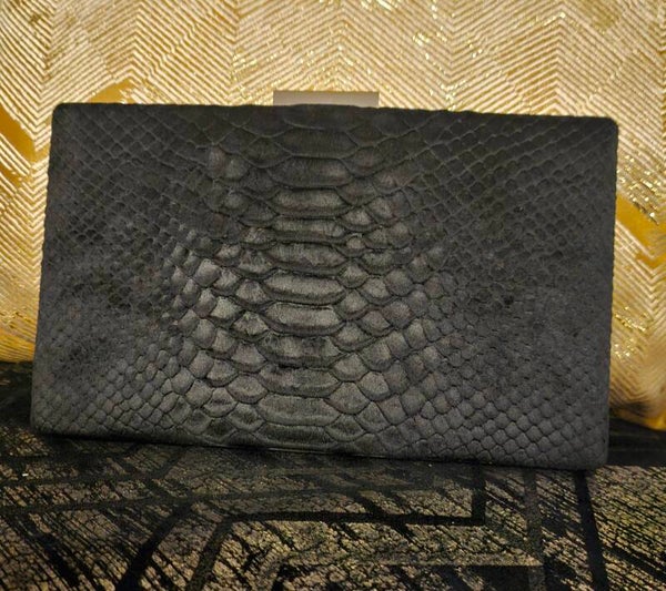 Pochette noir imitation peau de serpent
