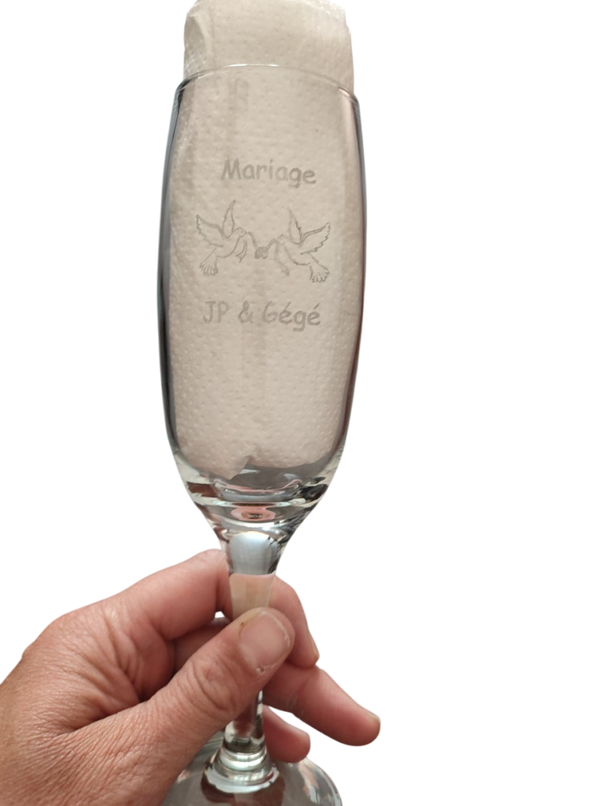 Flûtes gravées avec l’image et le texte de votre choix.