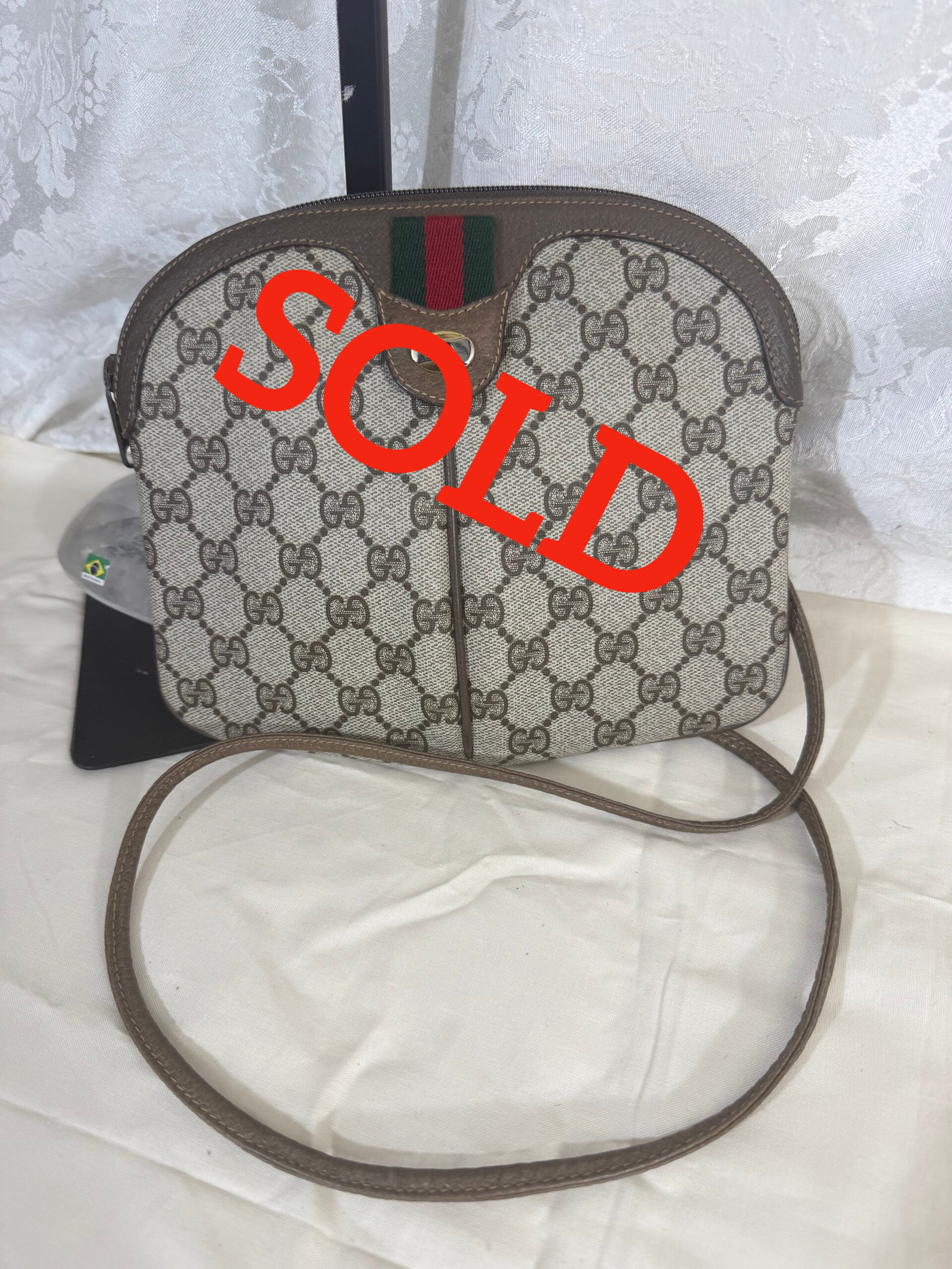 004. Vintage Gucci GG Sherry Leather Crossbody