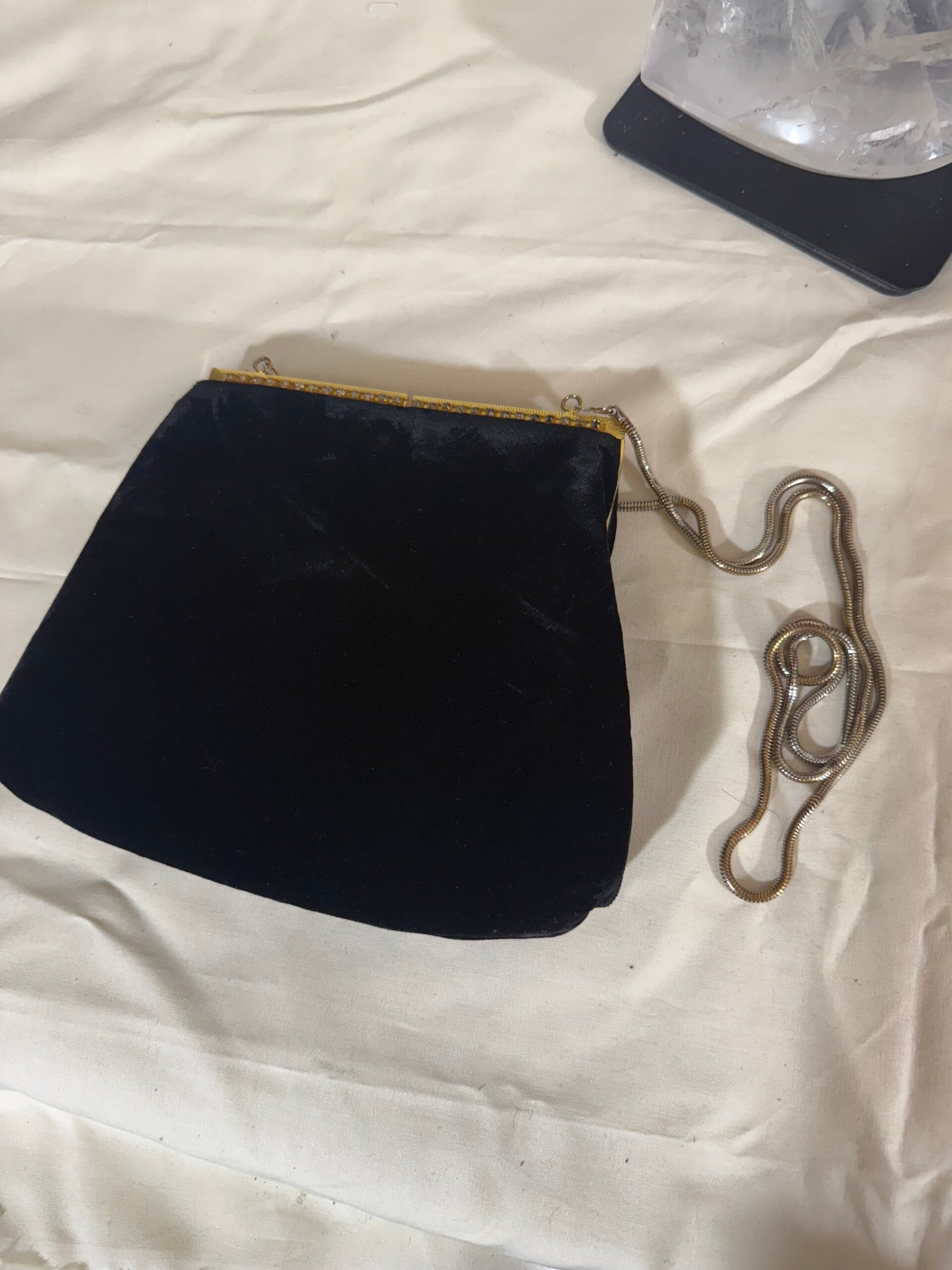 022. La Royal Velvet Purse, Black