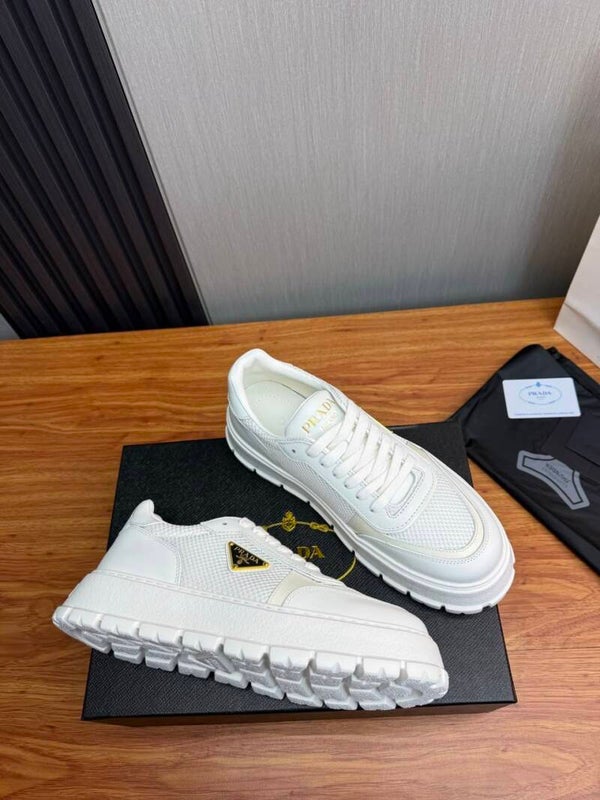 Prada plataforma blanco logo oro